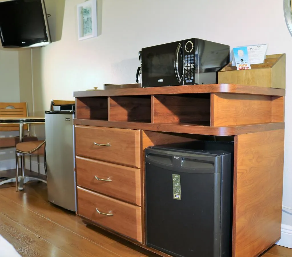 Monte Carlo Inn- Near 基西米