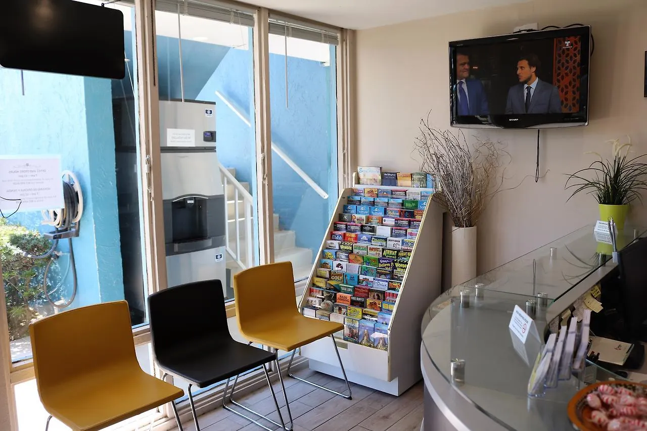 Monte Carlo Inn- Near 2*