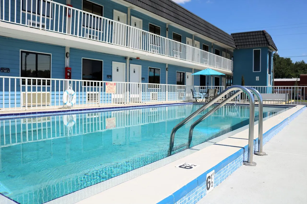 Monte Carlo Inn- Near 基西米