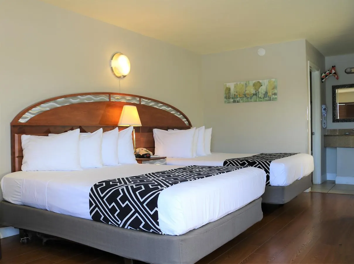 Monte Carlo Inn- Near 基西米