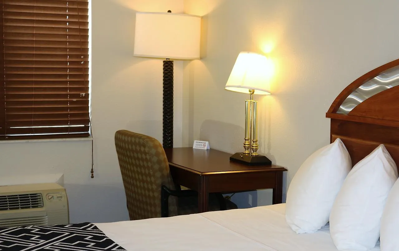 Monte Carlo Inn- Near 2* 基西米