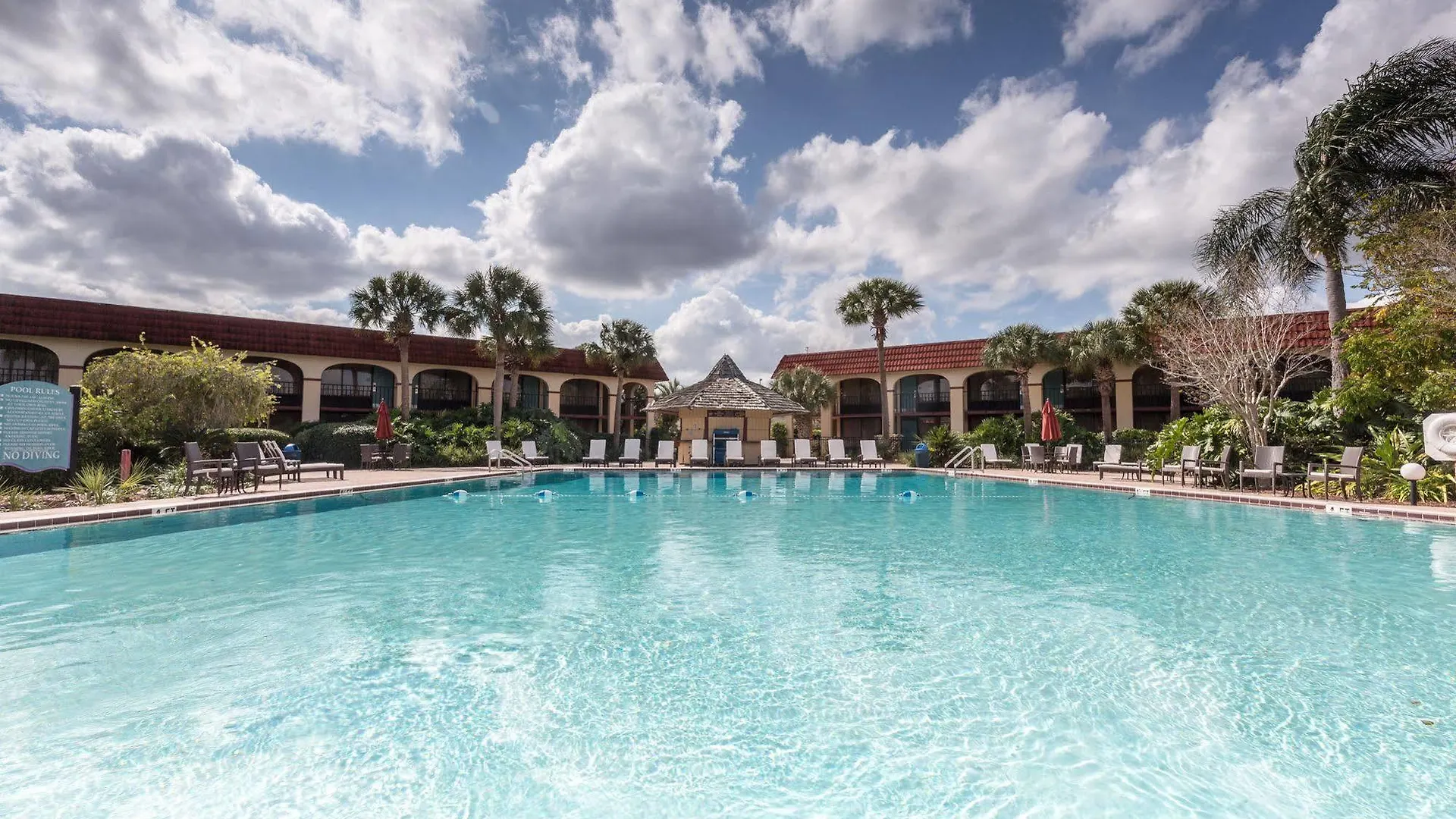 Maingate Lakeside Resort