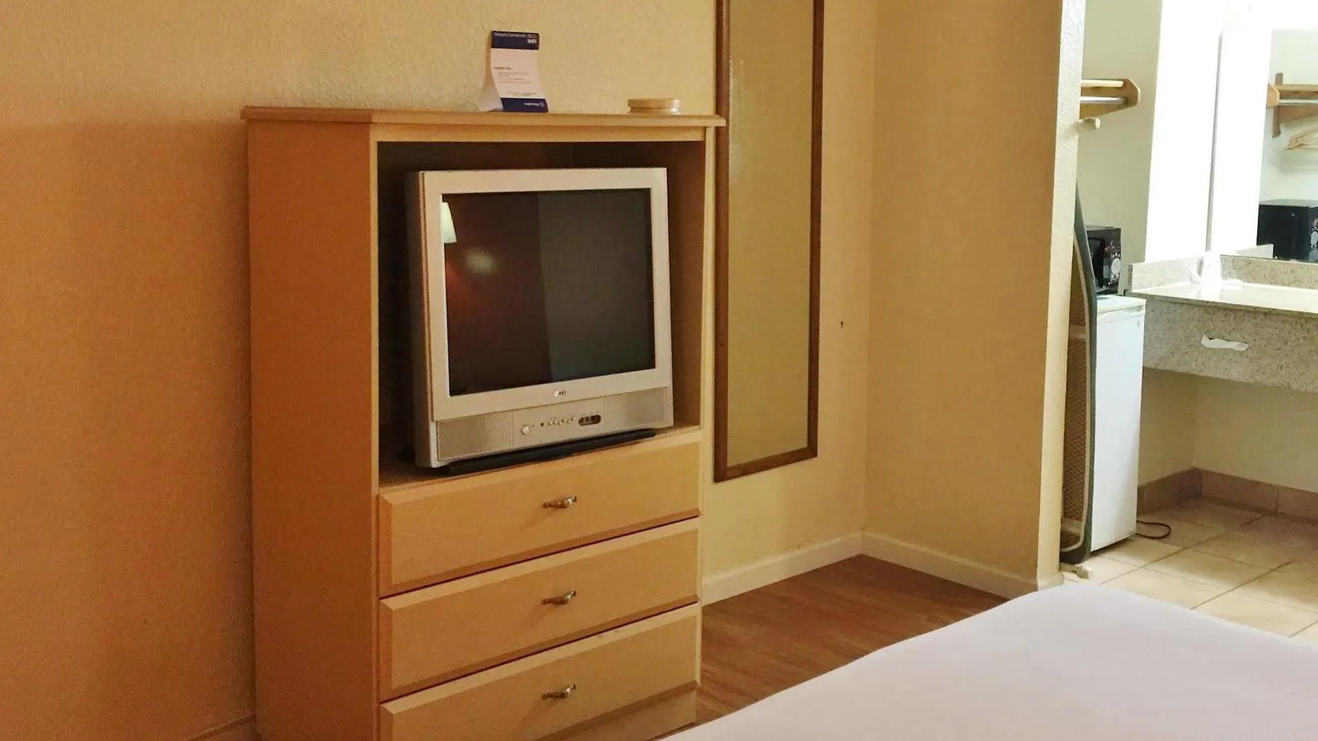 Country Hearth Inn- キシミー