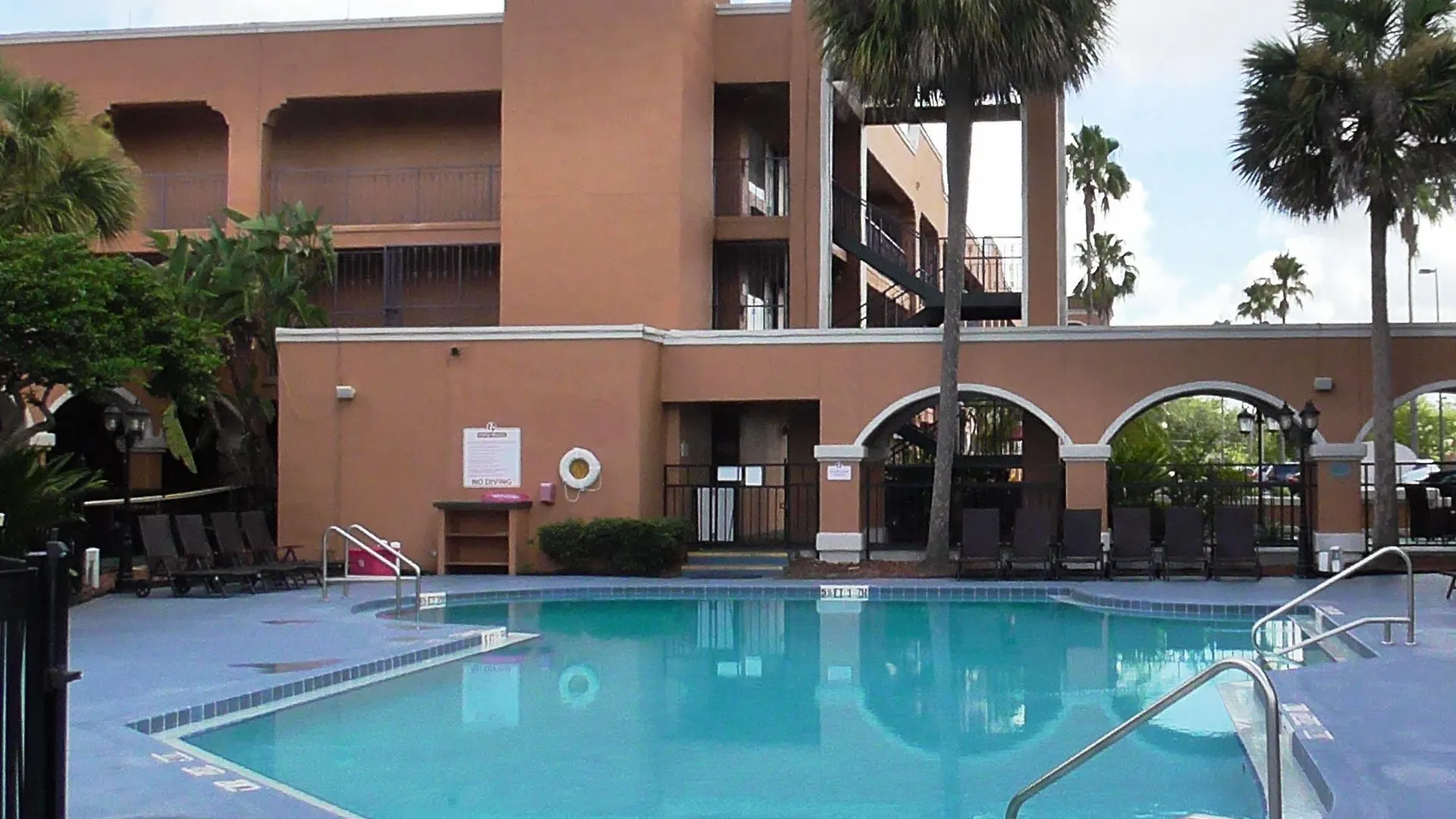 Ramada By Wyndham Downtown Hotel Kissimmee