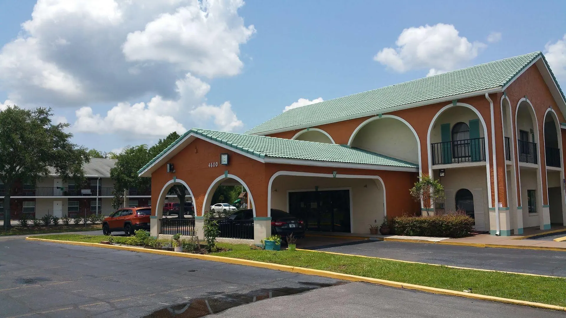 Goldstar & Suites 2*