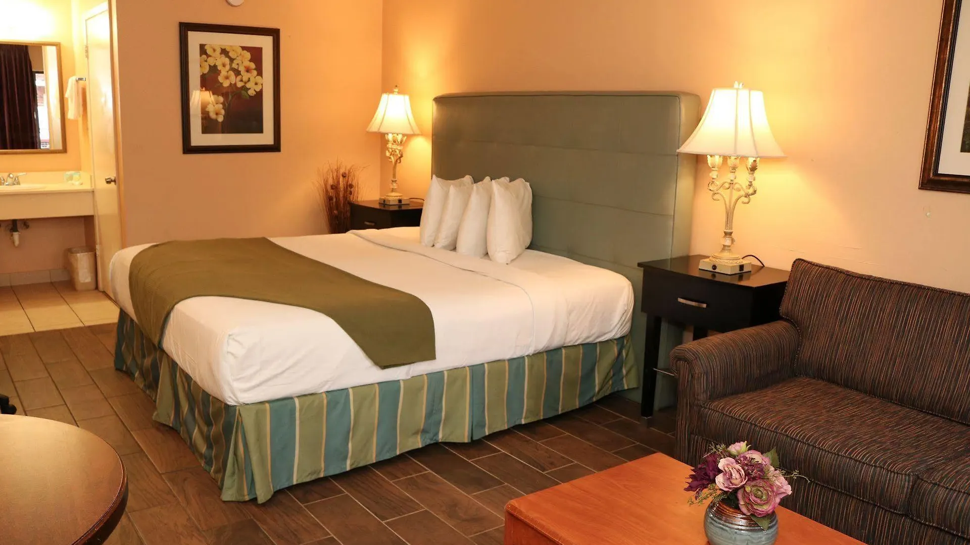 Goldstar & Suites