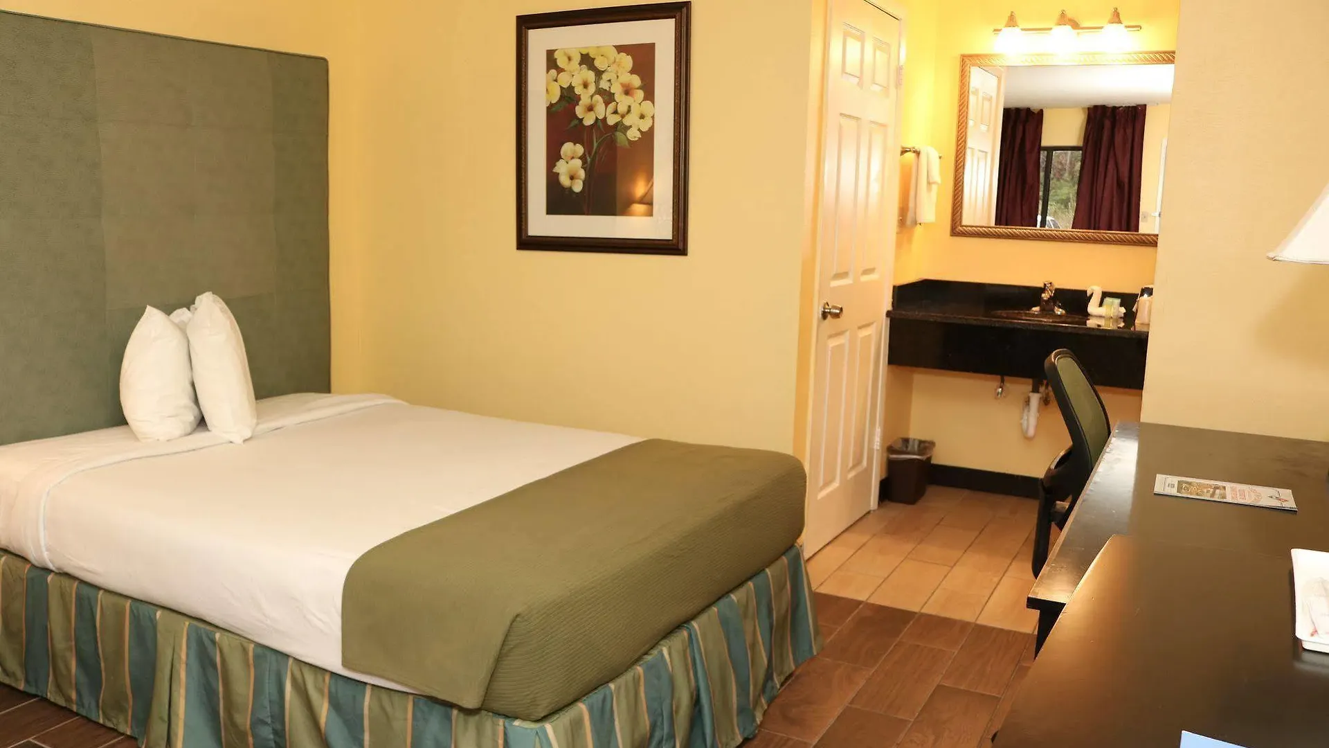 Hotel Goldstar & Suites