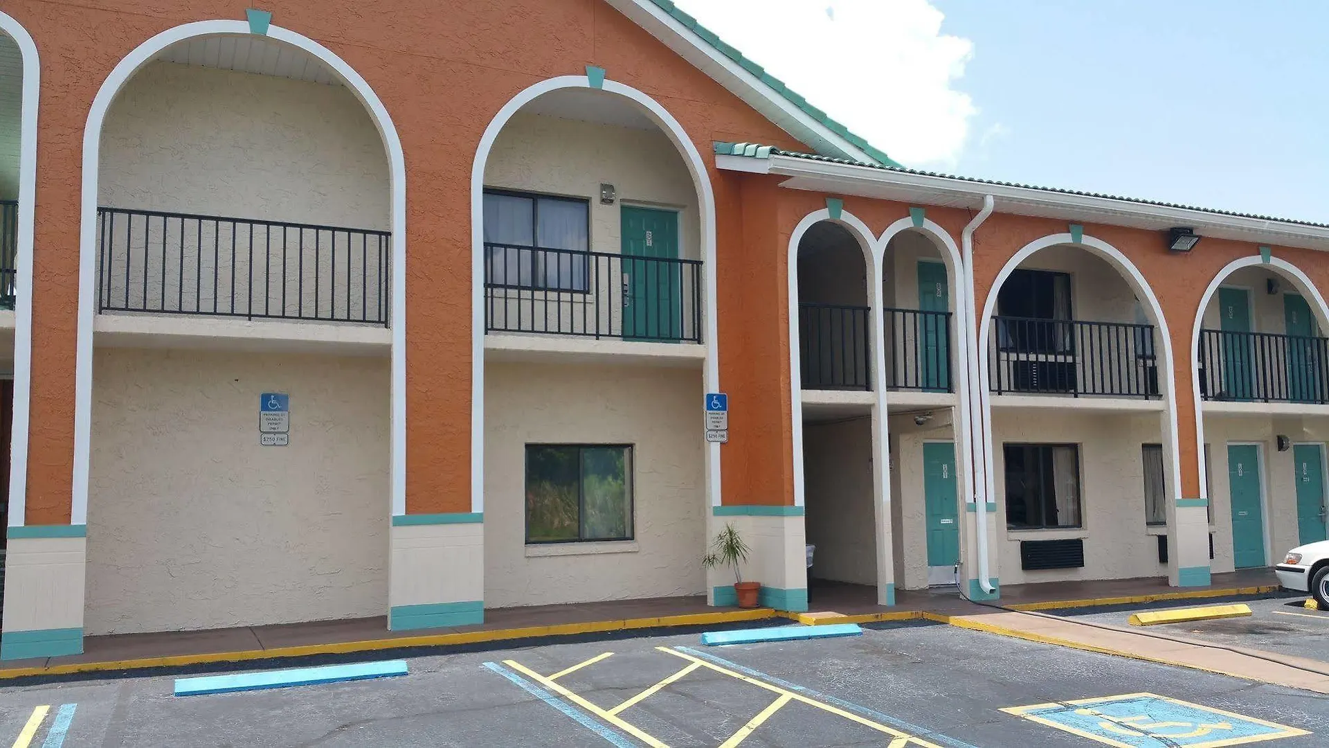 Goldstar & Suites