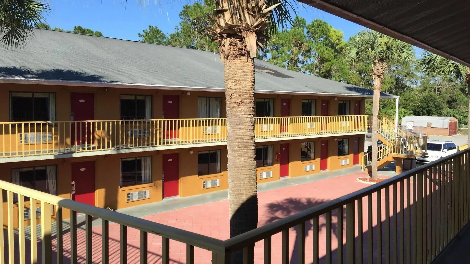 Country Hearth Inn- 2*