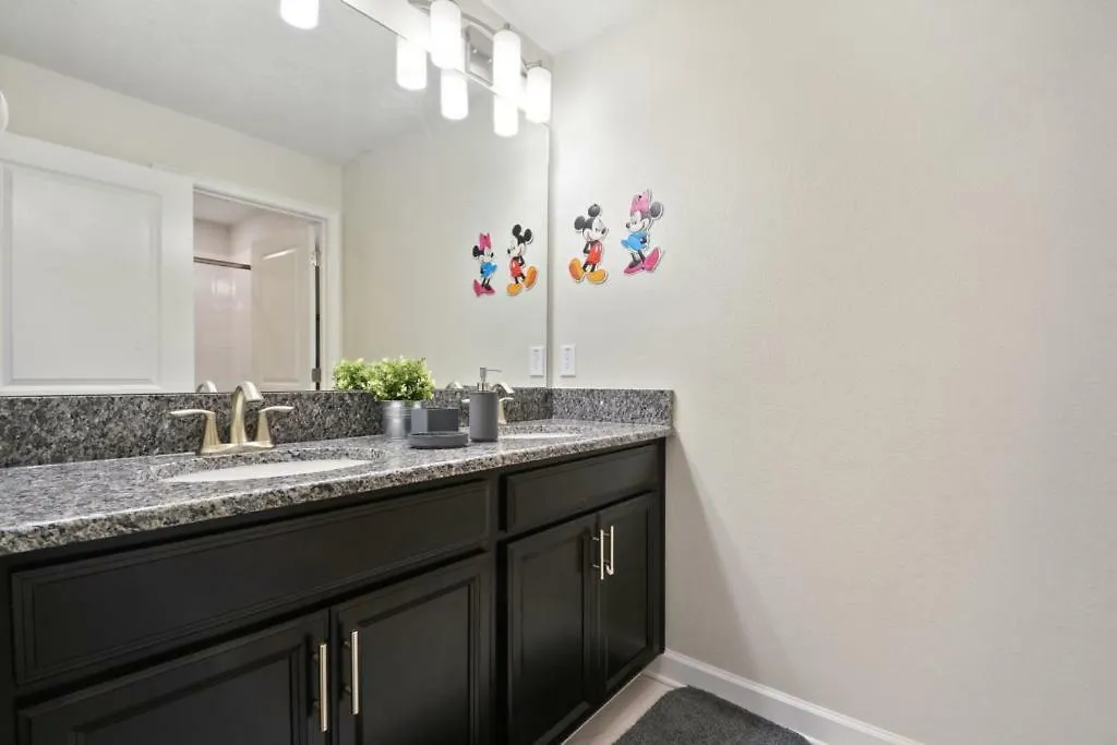 Super Townhome Near With Private Pool *