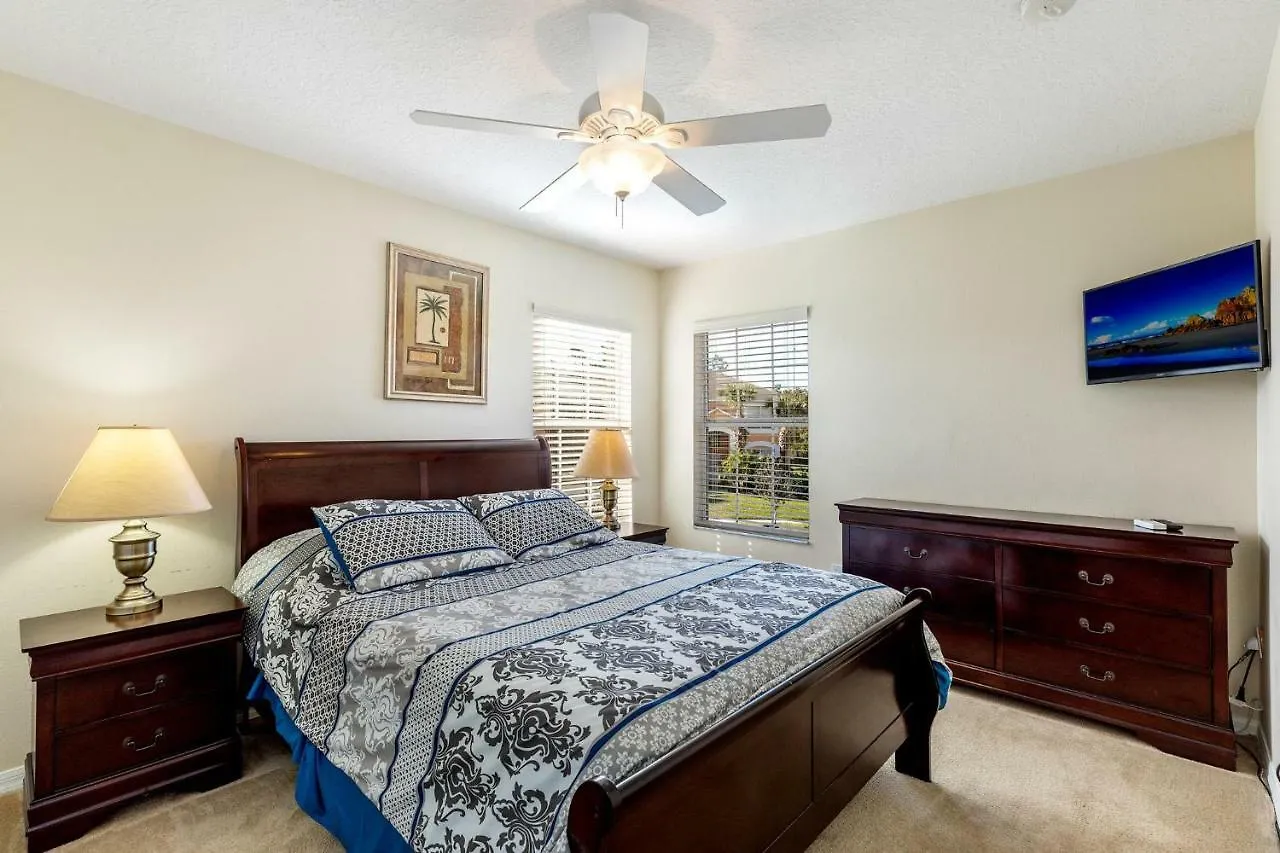 Villa 5 Bedroom Emerald Island Mins From Disney, South Facing Pool, Huge Corner Lot! *