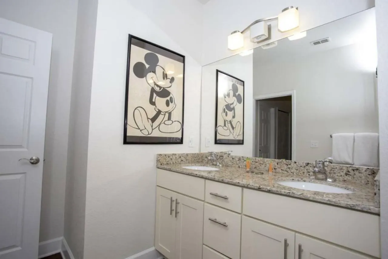 2956 Lucaya Village - Gorgeous Four Bed Close To Area