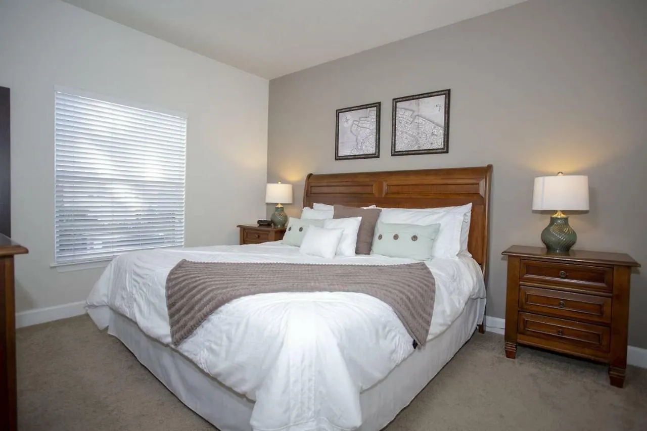 2956 Lucaya Village - Gorgeous Four Bed Close To Area *