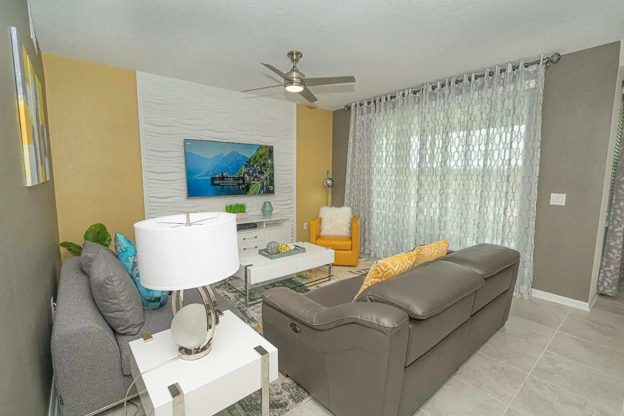 Apartment Only 5 Miles From Disney! Free Water Park! 2 Bed, 2 Bath Condo, Sleeps 8