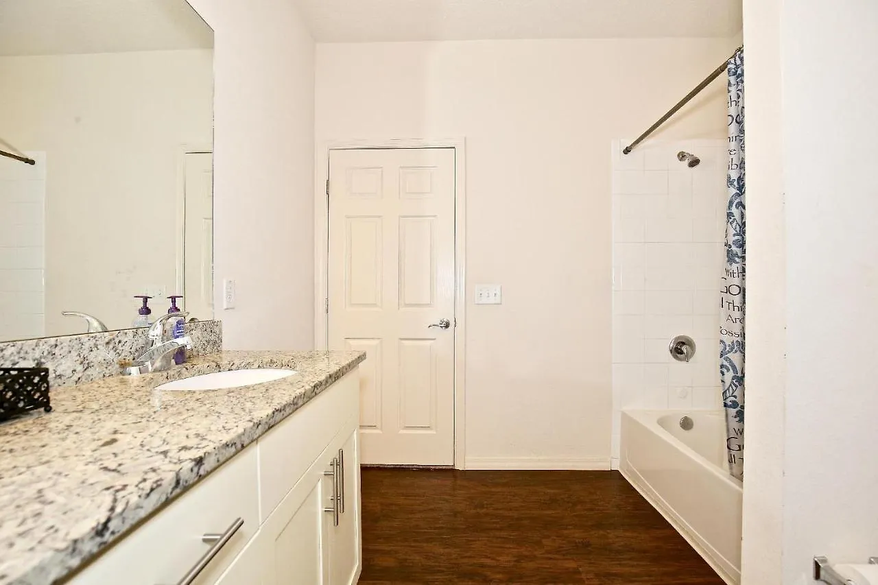 Holiday home Fantastic Townhouse In Lux Community Sleeps 8, 10' To Disney!!