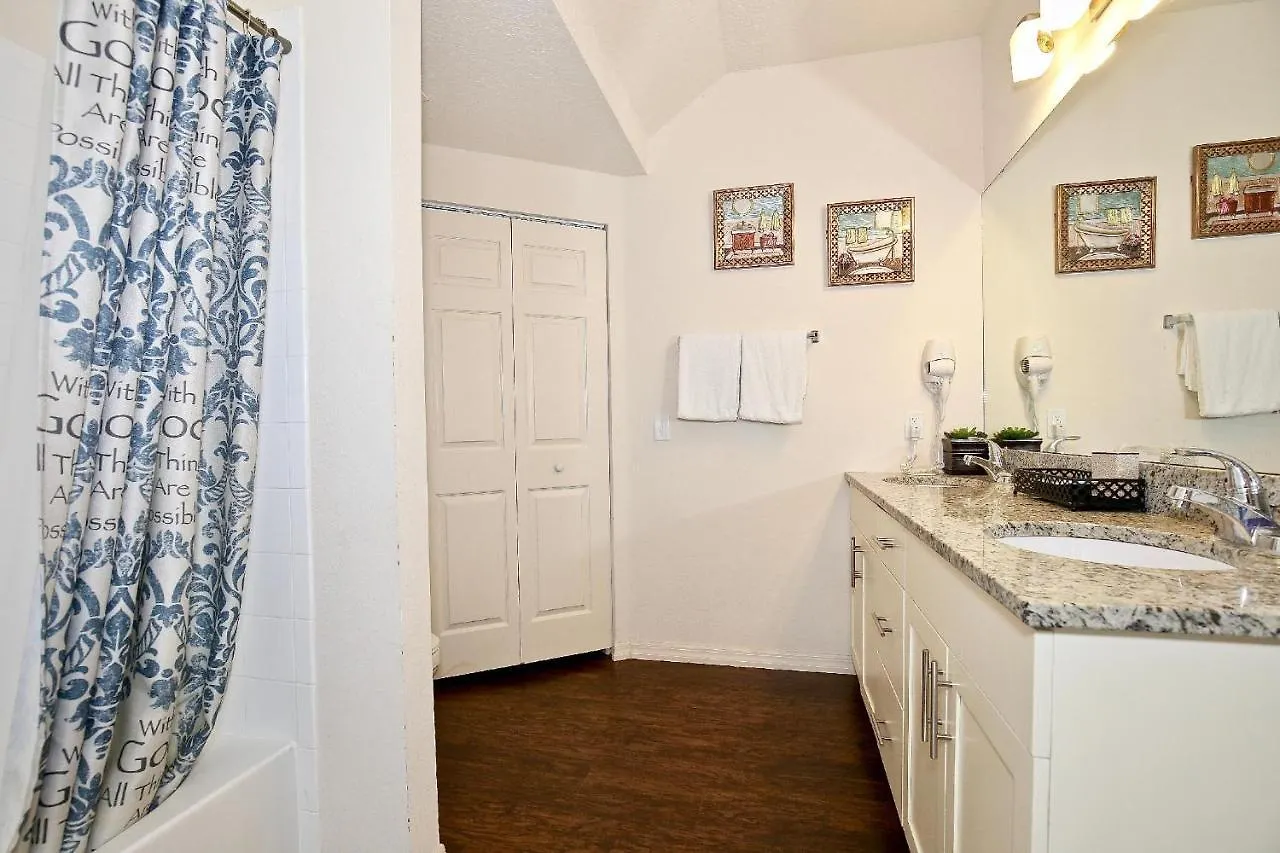 Fantastic Townhouse In Lux Community Sleeps 8, 10' To Disney!!
