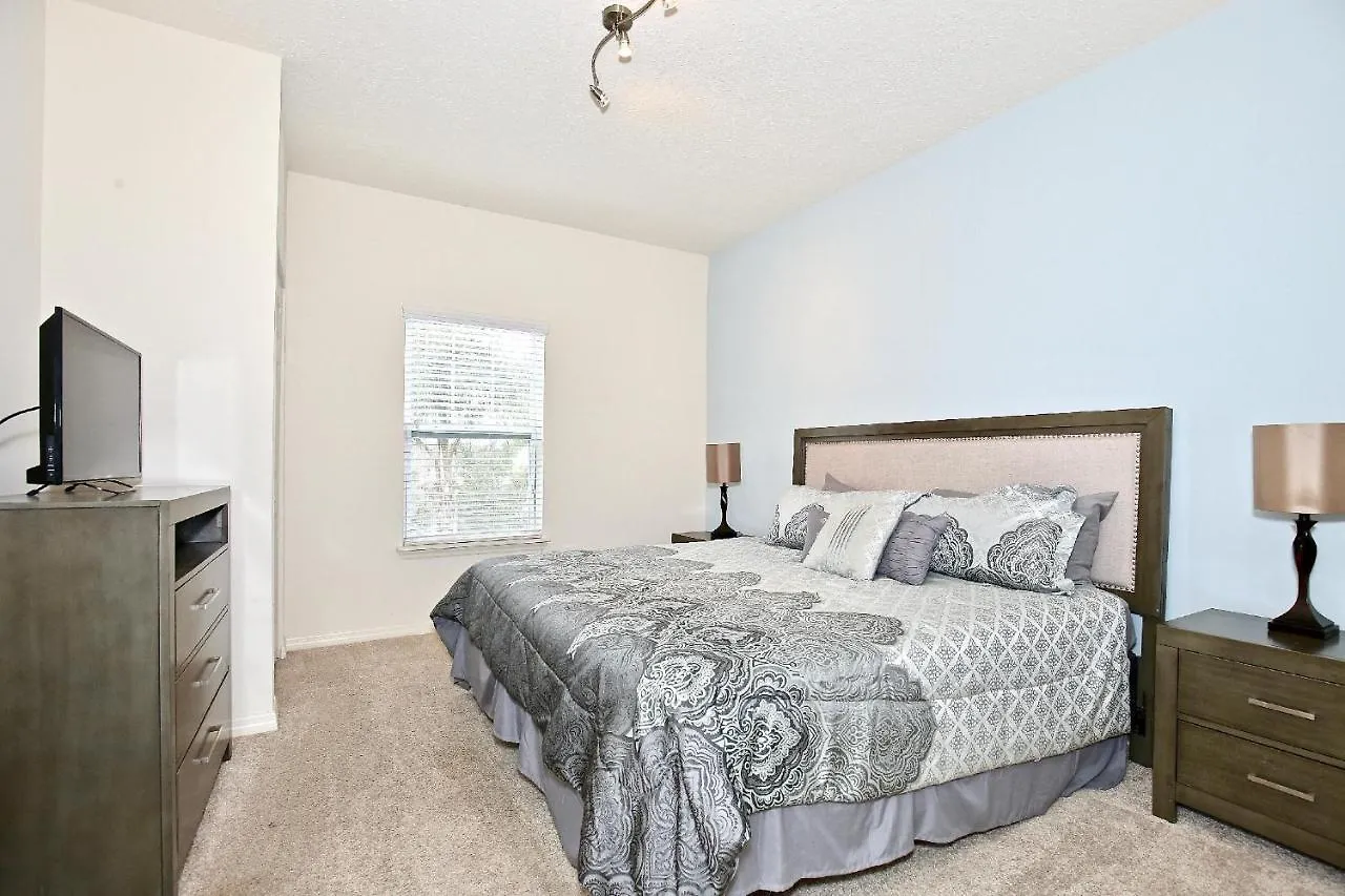 Fantastic Townhouse In Lux Community Sleeps 8, 10' To Disney!! Holiday home *