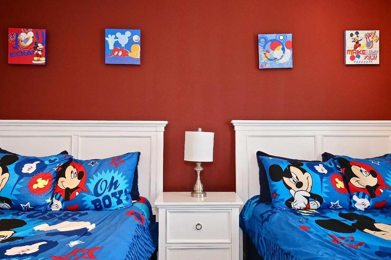 Fantastic Townhouse In Lux Community Sleeps 8, 10' To Disney!! Holiday home