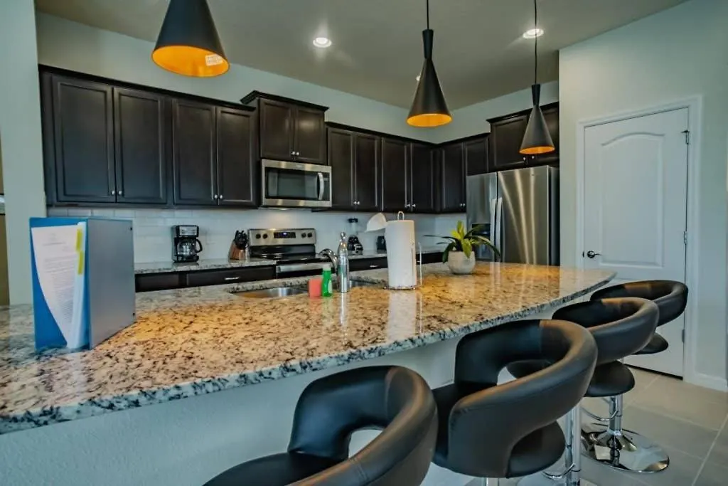 Contemporary 5Br Private Pool Townhome Near Disney 度假居